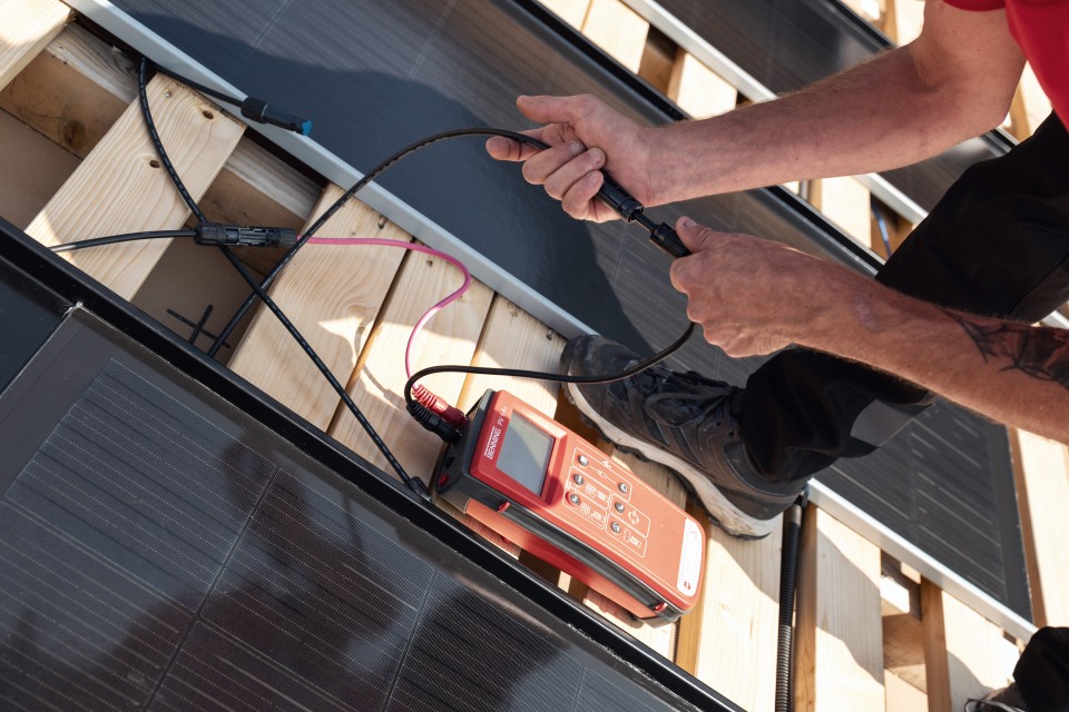 Lussmann Spenglerei und Bedachungen AG Indach-Photovoltaik-Roofit.Solar