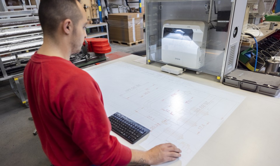 Préfabrication de systèmes de parois en applique Spescha Haustechnik AG