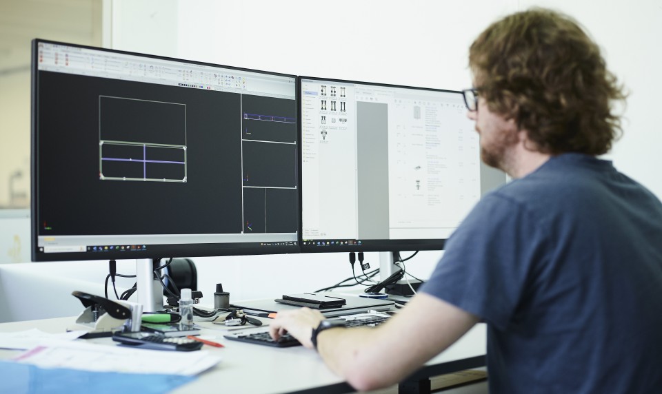 Préfabrication de systèmes de parois en applique Spescha Haustechnik AG