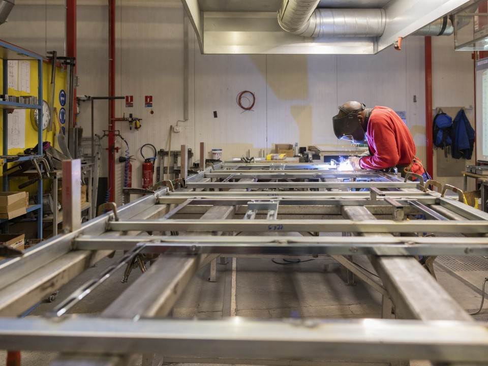 Préfabrication de systèmes de parois en applique Spescha Haustechnik AG
