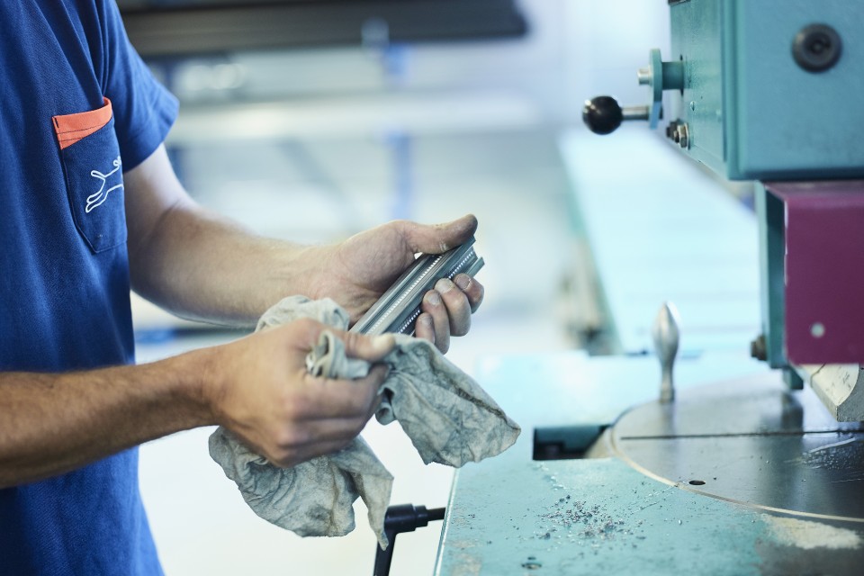 Préfabrication de systèmes de parois en applique Spescha Haustechnik AG