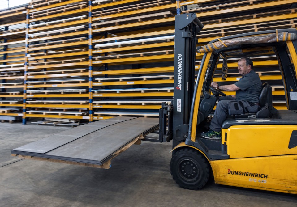 Aerni AG Weinlagergestell Formstahlrohre Stahlbleche