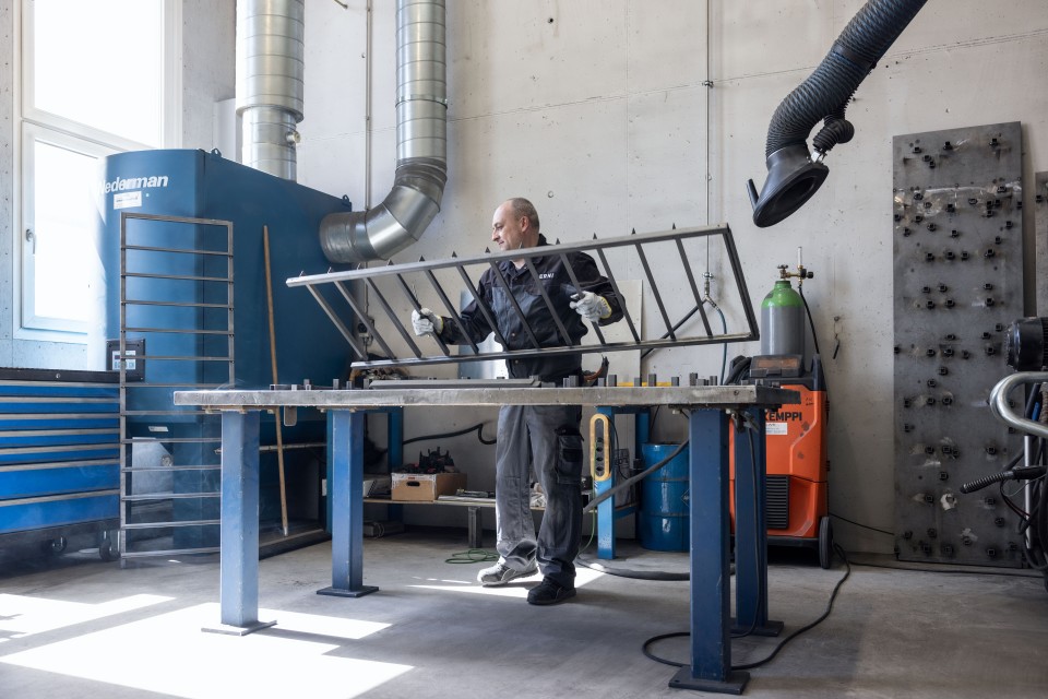 Aerni AG Weinlagergestell Formstahlrohre Stahlbleche
