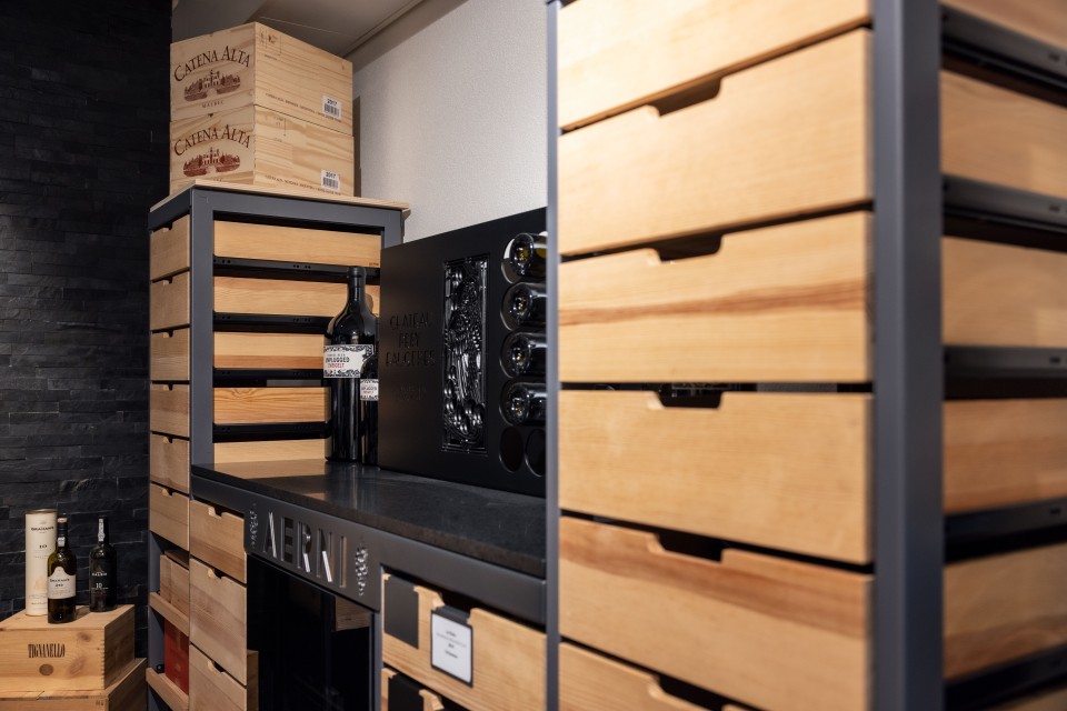 Aerni AG Weinlagergestell Formstahlrohre Stahlbleche