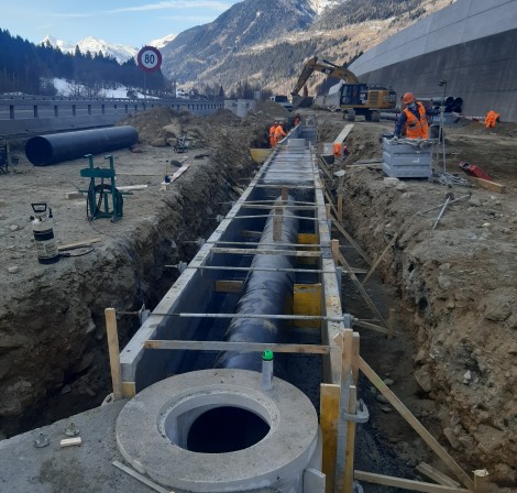Sanierung Autobahn A2 Airolo Quinto PE-Kanalrohre Schachtabdeckungen Sanierung Autobahn A2 Airolo Quinto PE-Kanalrohre Schachtabdeckungen