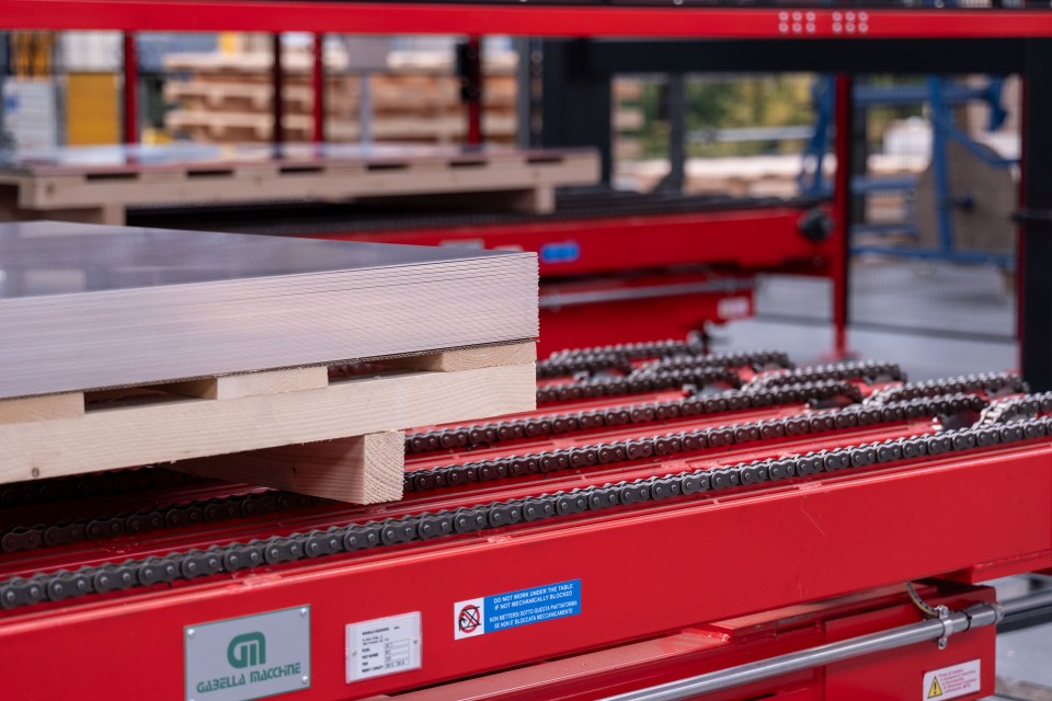 linea di taglio trasversale Menziken taglio lamiere di alluminio